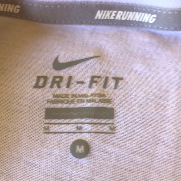 Nike DRIFIT running T-shirt. Medium - Picture 3 of 3